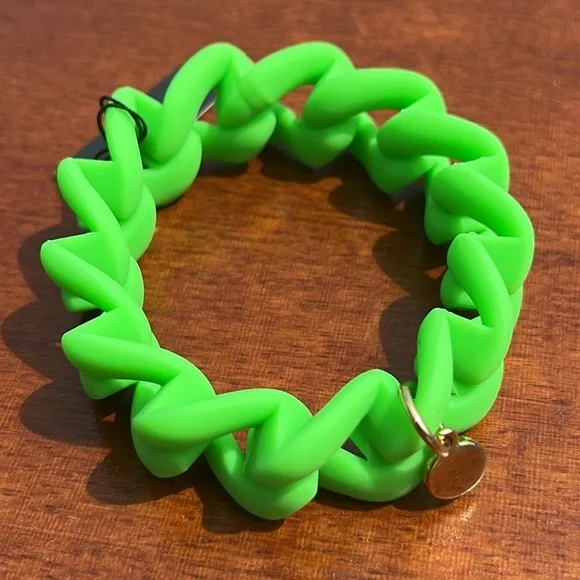 NWT $32 Marc By Marc Jacobs green bracelet with gold charm - Picture 2 of 4